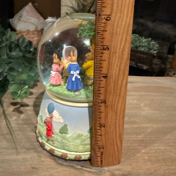 RARE! "2001" ROYAL DOULTON BUNNYKINS "ROCK-A-BYE BABY “ MUSICAL SNOW GLOBE - Picture 9 of 10